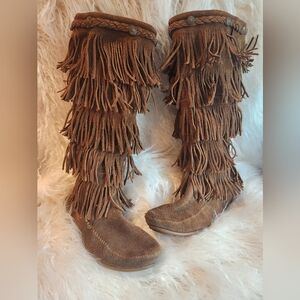 Minnetonka 5-Layer Fringe Boots